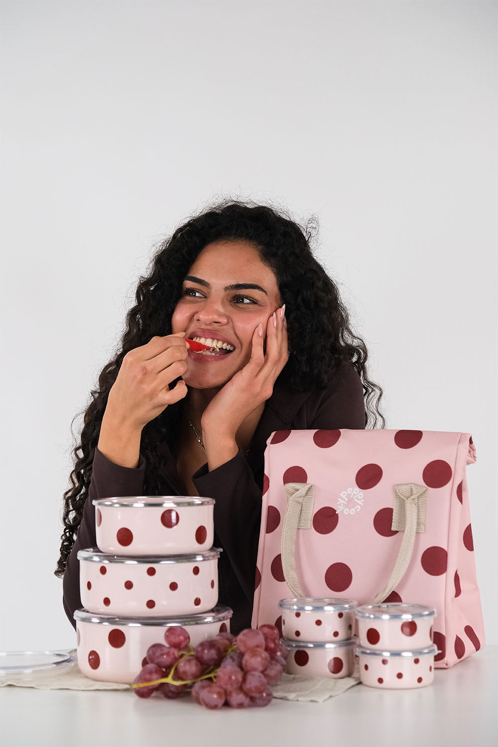 EmaylabxPeppythings Cherry 3’lü Set – Emaye Saklama Kabı, Emaye Kahvaltılık & Termal Taşıma Çantası 10 litre