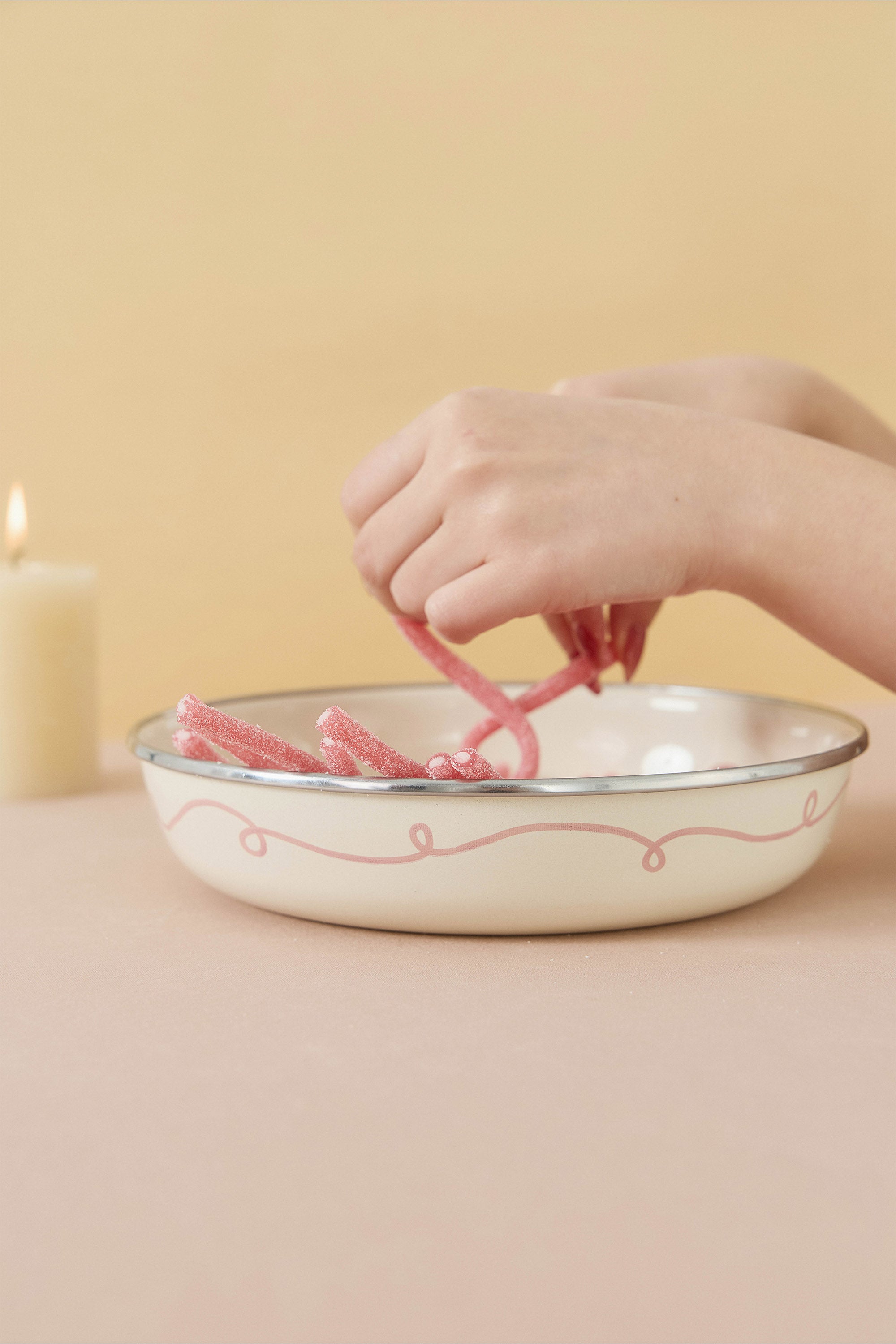 Rebel Bow Emaye 21cm Bowl Tabak